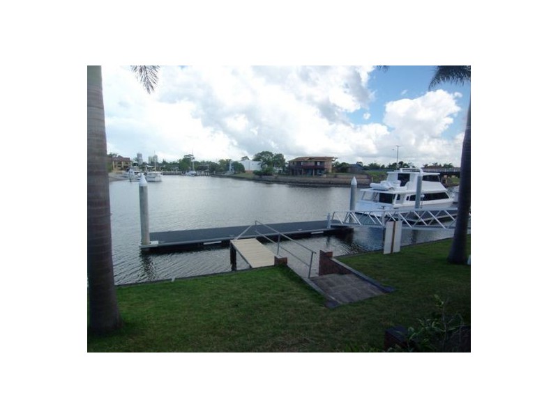 12 Wau Avenue, Runaway Bay QLD 4216