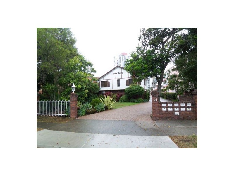 2/51 Bauer Street, Southport QLD 4215