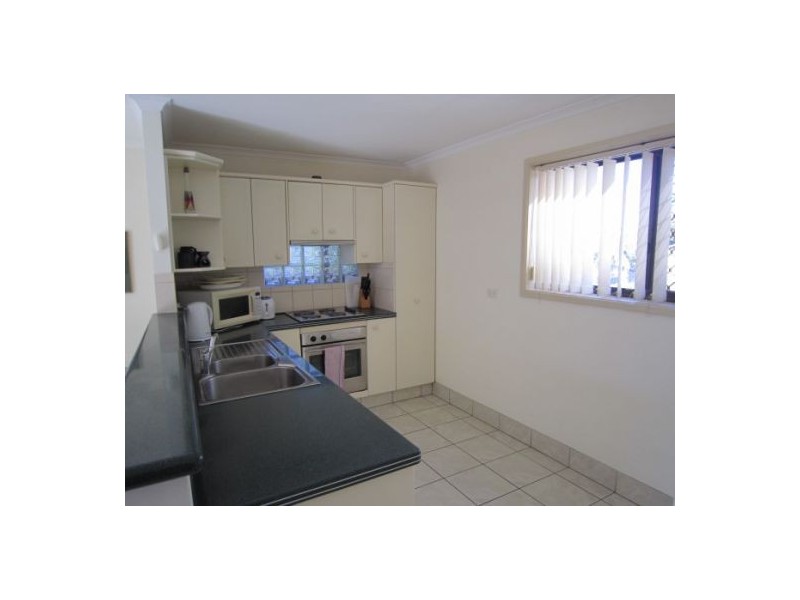 7/4 Baker Avenue, Labrador QLD 4215