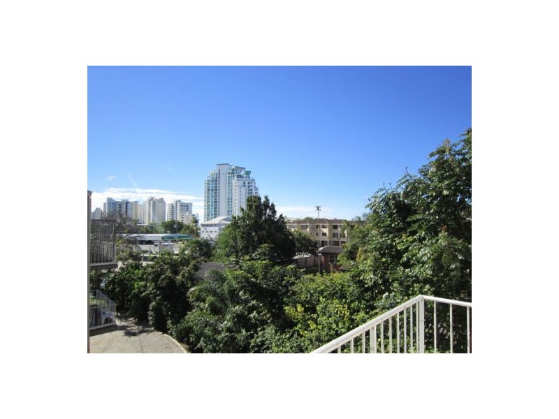 7/4 Baker Avenue, Labrador QLD 4215