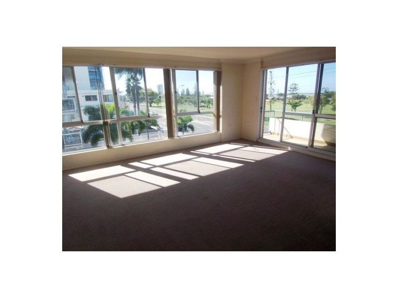 8/128 Marine Parade, Southport QLD 4215