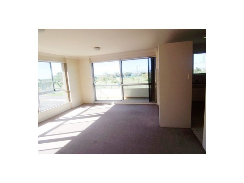 8/128 Marine Parade, Southport QLD 4215