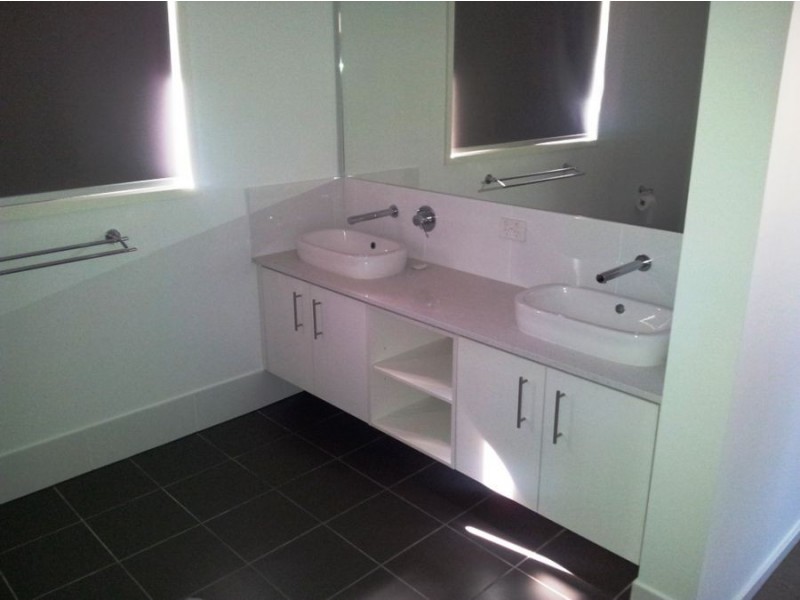 76 Victoria, Woody Point QLD 4019