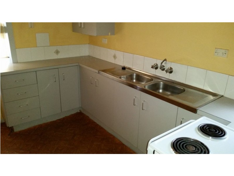 50 Anzac Avenue, Redcliffe QLD 4020