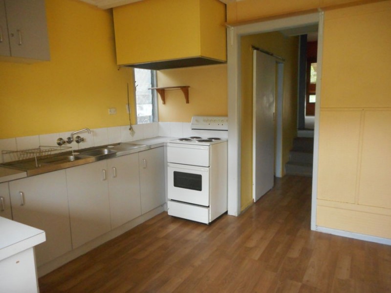 50 Anzac Avenue, Redcliffe QLD 4020