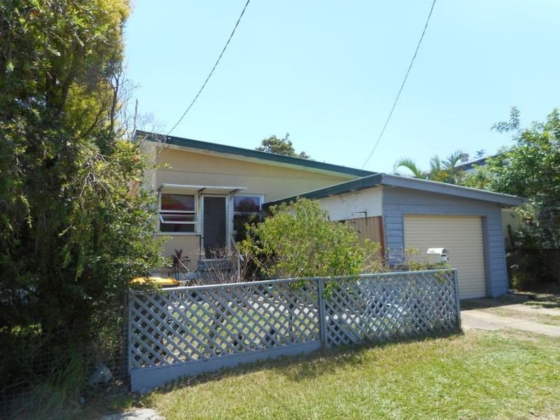 37 McLennan St, Woody Point QLD 4019