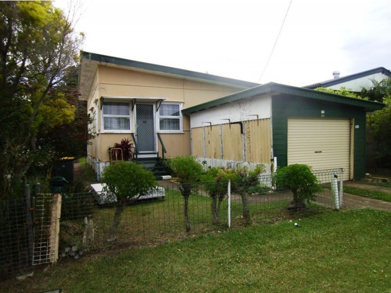 37 Mclennan Street, Woody Point QLD 4019