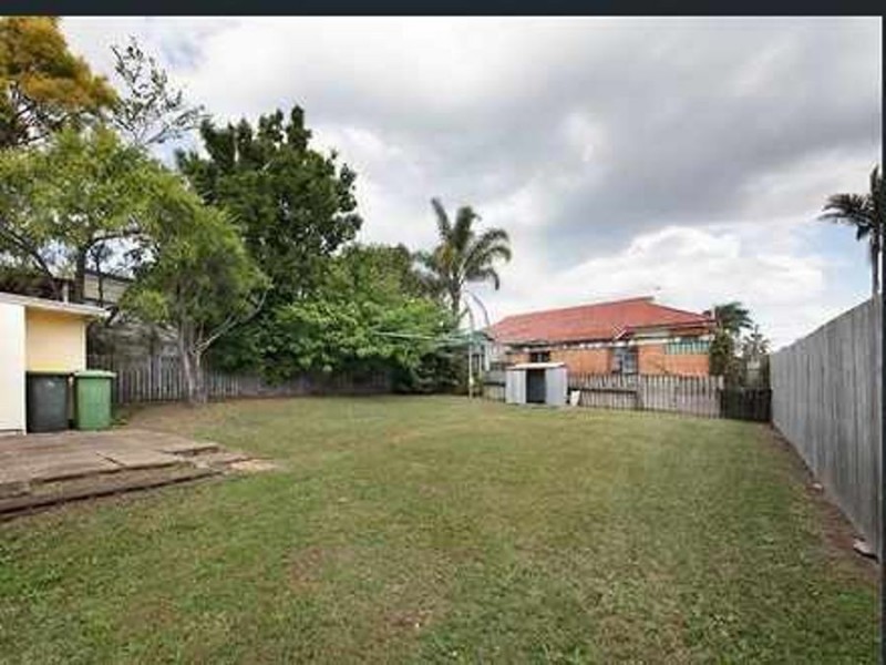 57 GRIFFITH ROAD, Scarborough QLD 4020