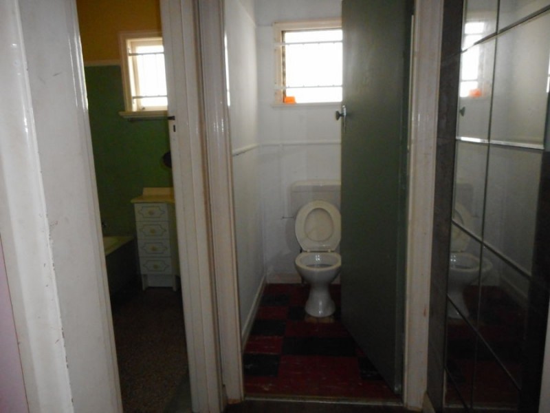 48 Anzac Ave, Redcliffe QLD 4020