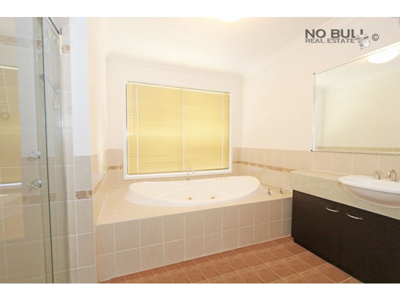 11 Hampton Way, Maryland NSW 2287