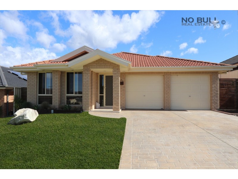 5 Hawkins Place, Cameron Park NSW 2285