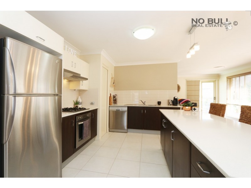 5 Hawkins Place, Cameron Park NSW 2285