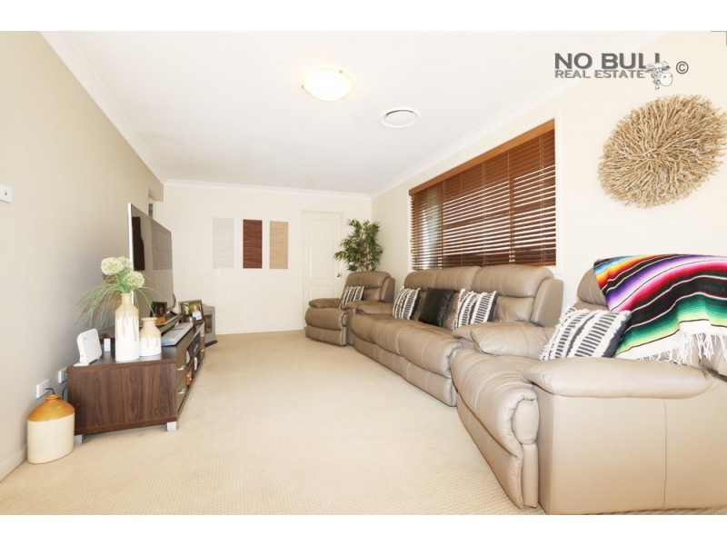 5 Hawkins Place, Cameron Park NSW 2285