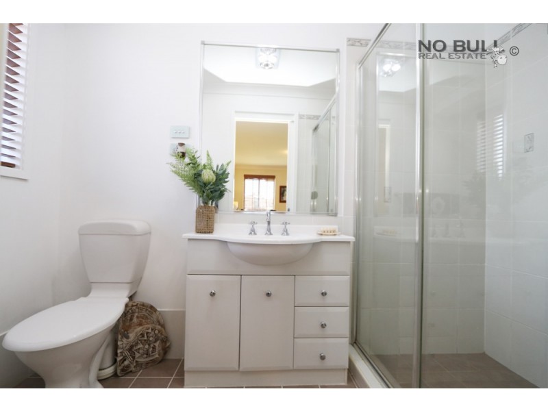 5 Hawkins Place, Cameron Park NSW 2285