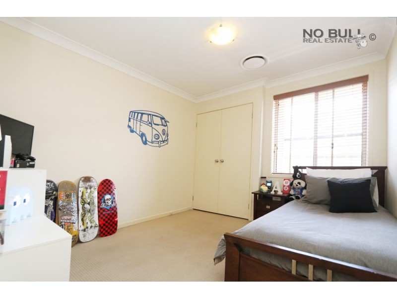 5 Hawkins Place, Cameron Park NSW 2285