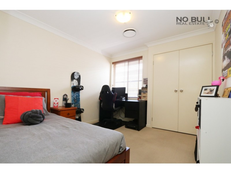 5 Hawkins Place, Cameron Park NSW 2285