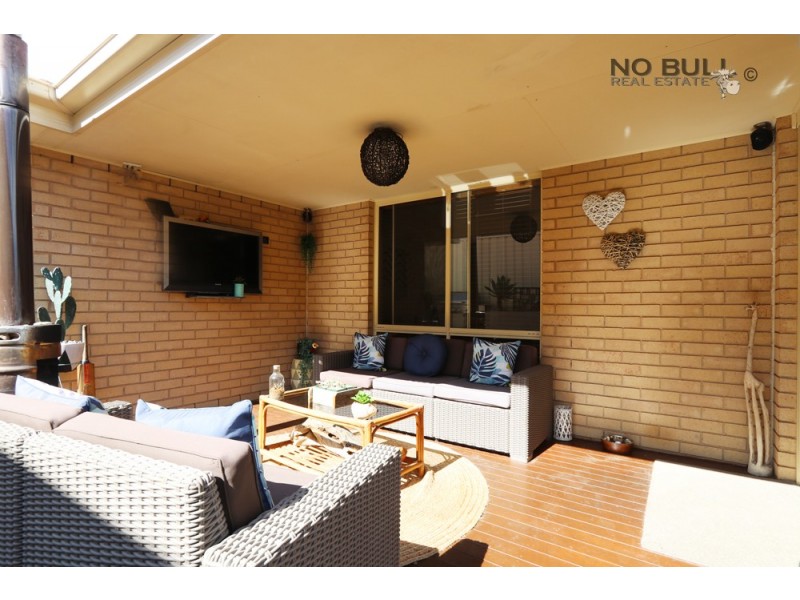 5 Hawkins Place, Cameron Park NSW 2285