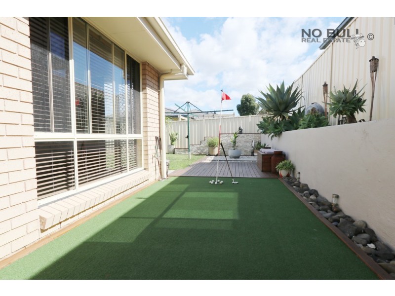 5 Hawkins Place, Cameron Park NSW 2285