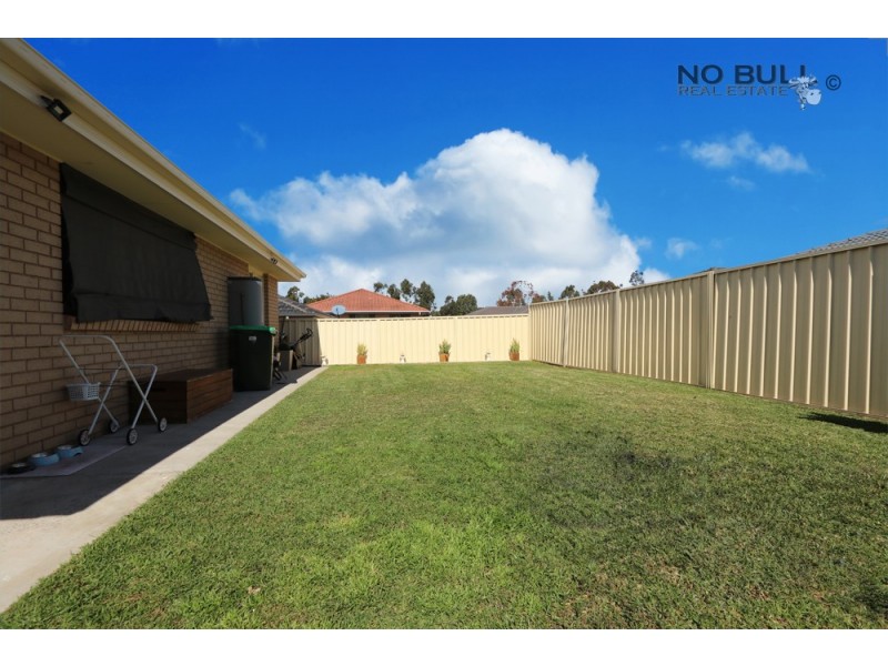 5 Hawkins Place, Cameron Park NSW 2285