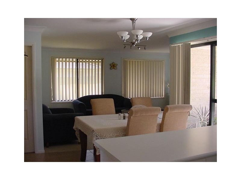 9 County Drive, Fletcher NSW 2287