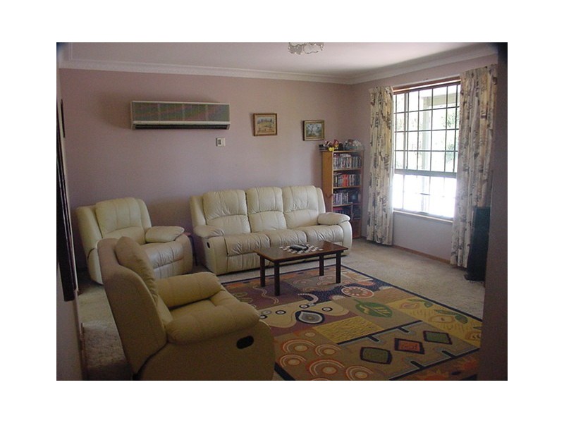 11 Seaham Street, Holmesville NSW 2286