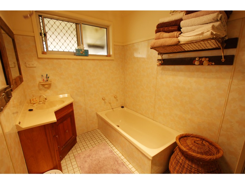 1 Coomalong Close, Holmesville NSW 2286