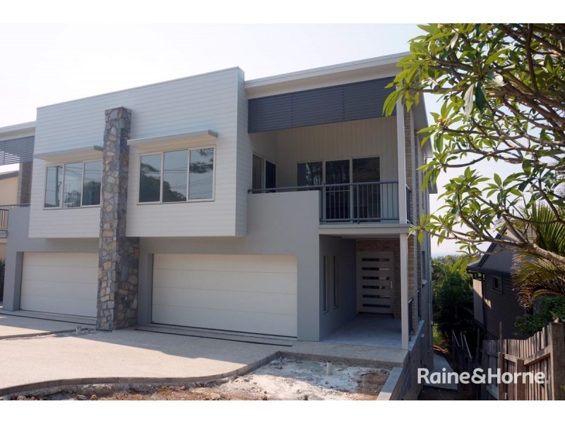 13b Sapphire Crescent, Sapphire Beach NSW 2450