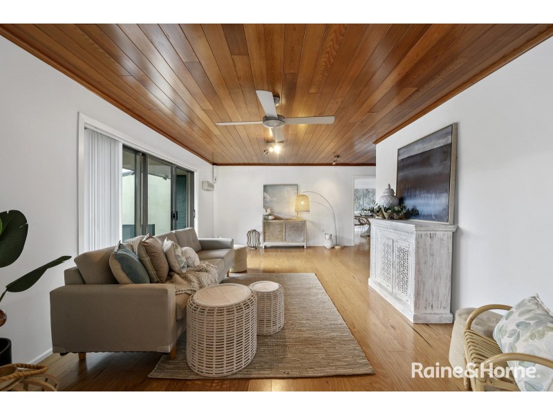 6 Merinda Avenue, Sapphire Beach NSW 2450