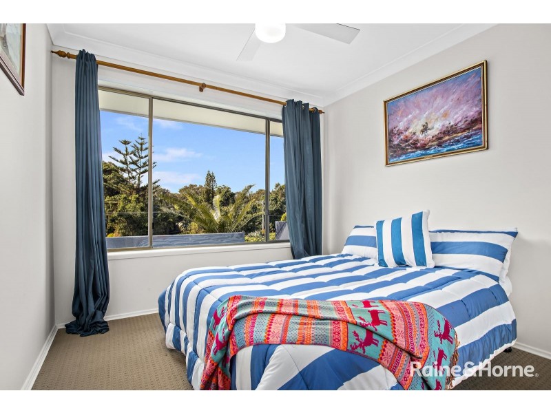 6 Merinda Avenue, Sapphire Beach NSW 2450