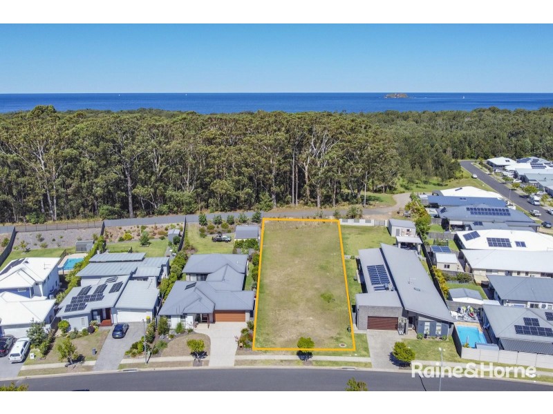 26 Water Gum Close, Sapphire Beach NSW 2450