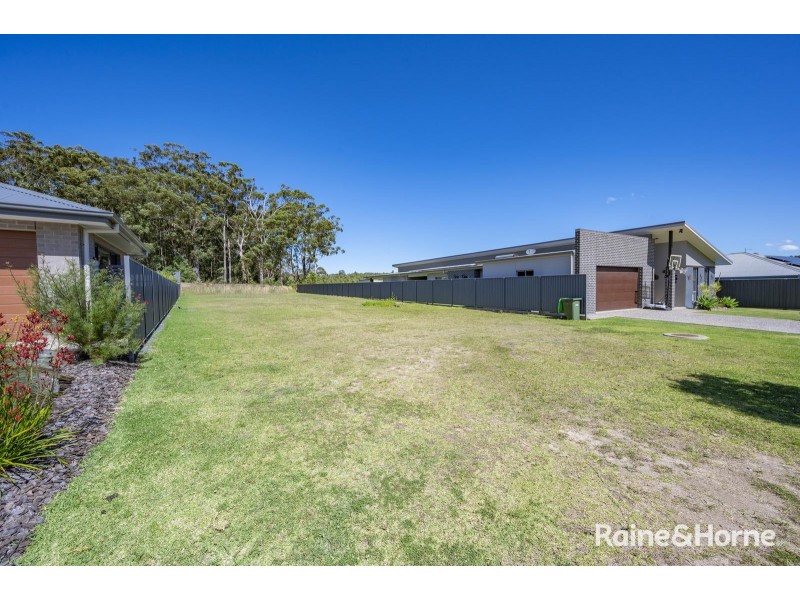 26 Water Gum Close, Sapphire Beach NSW 2450