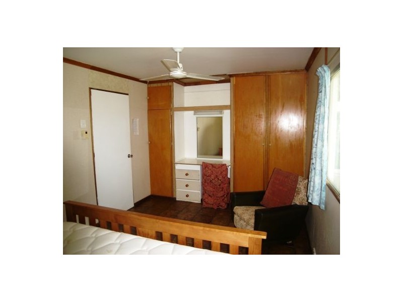 233 Pacific Dr, Deepwater QLD 4674