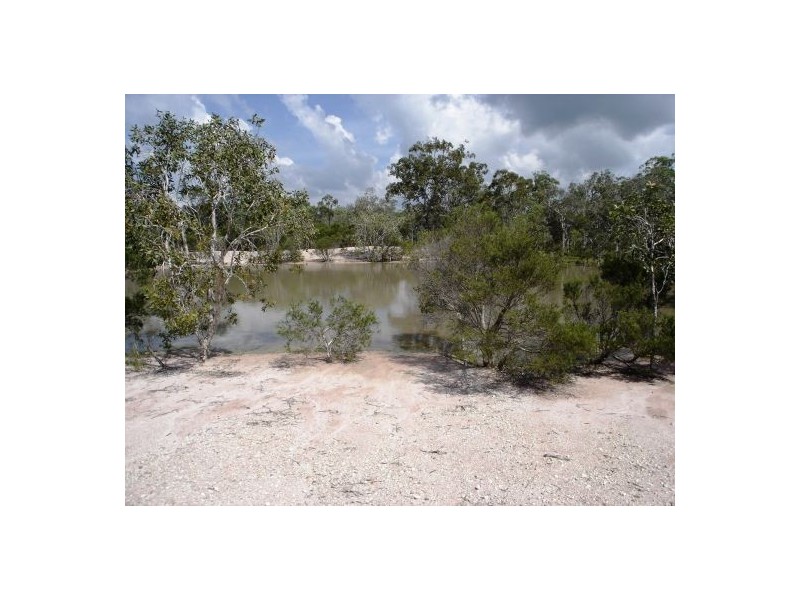 233 Pacific Dr, Deepwater QLD 4674