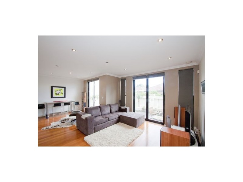 12 Farrow Lane, St Peters NSW 2044