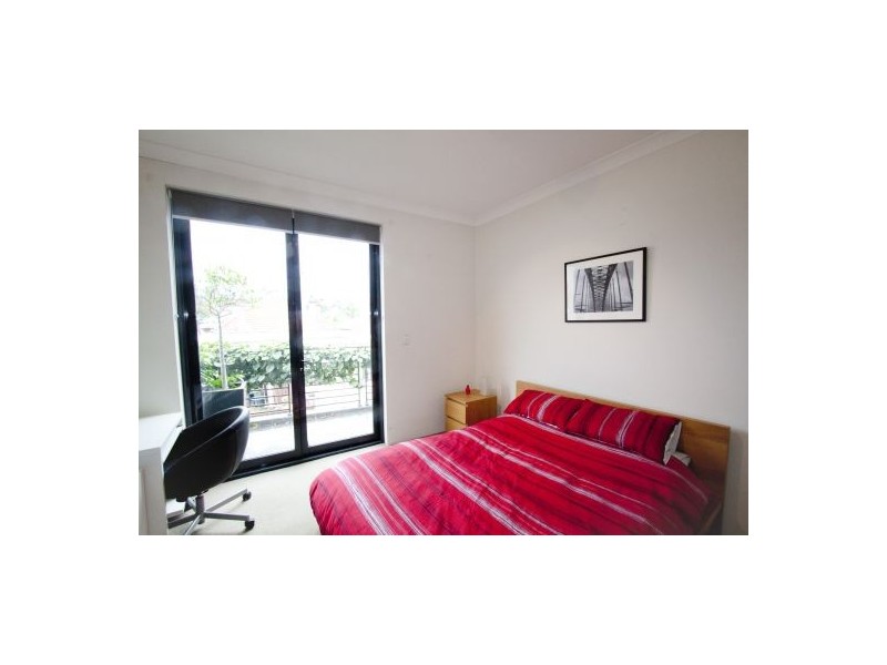 12 Farrow Lane, St Peters NSW 2044