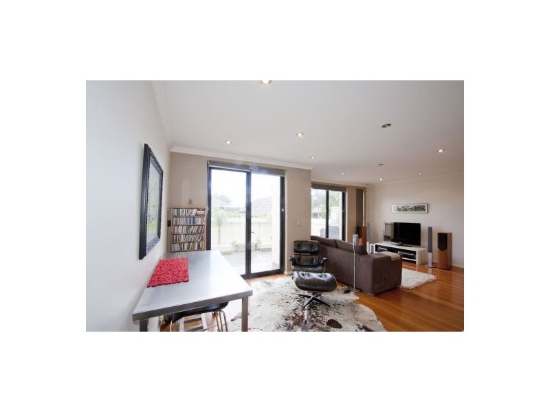 12 Farrow Lane, St Peters NSW 2044