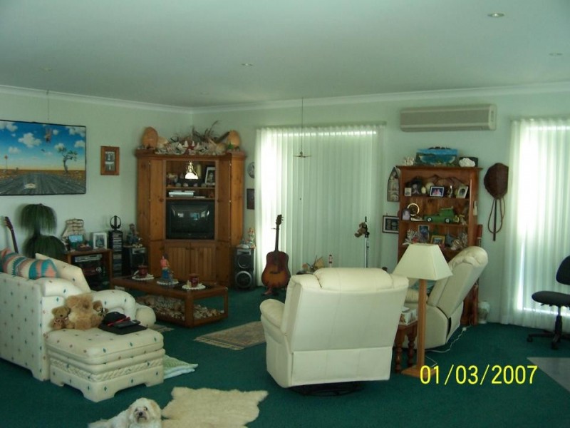 19 Coondooroopa Drive, Macleay Island QLD 4184