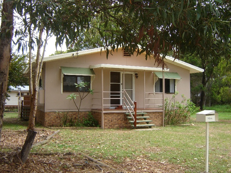 8 Kim Crescent, Macleay Island QLD 4184