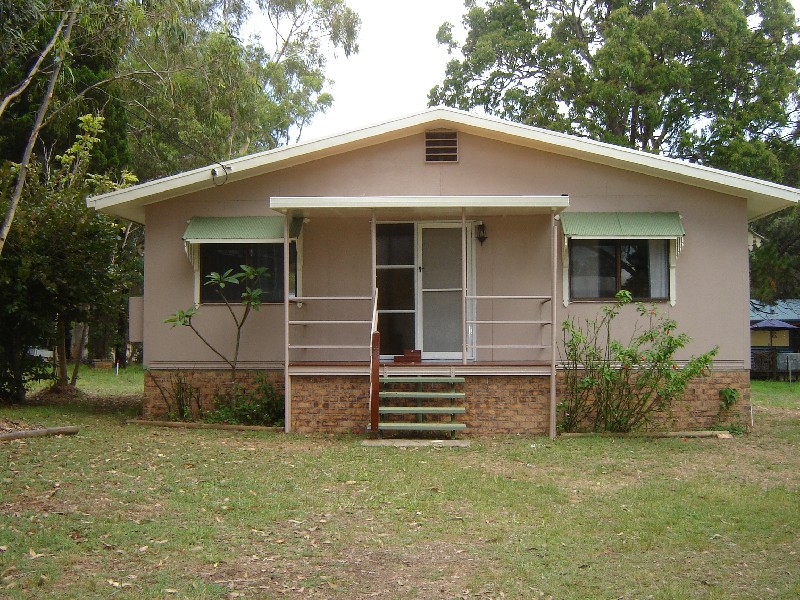8 Kim Crescent, Macleay Island QLD 4184