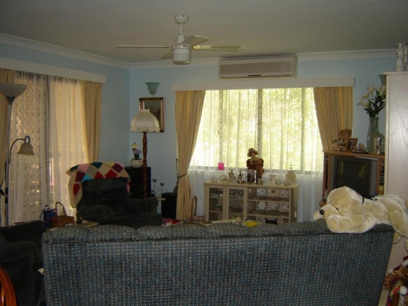 10 Curlew Street, Macleay Island QLD 4184