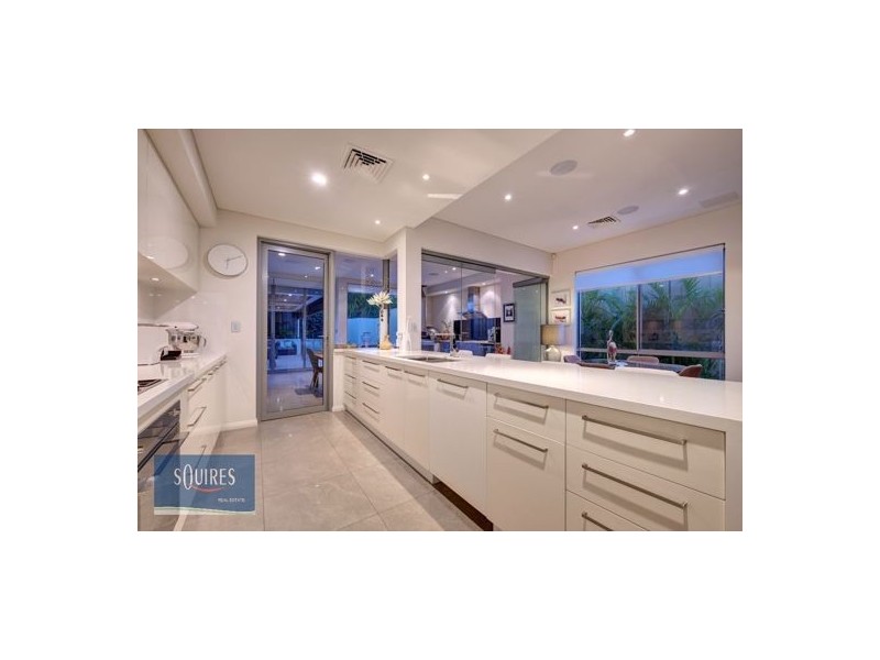 77 Hope Avenue, Salter Point WA 6152