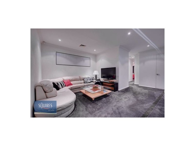 77 Hope Avenue, Salter Point WA 6152