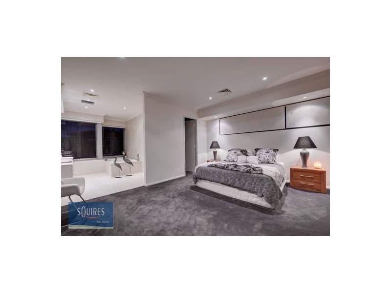 77 Hope Avenue, Salter Point WA 6152