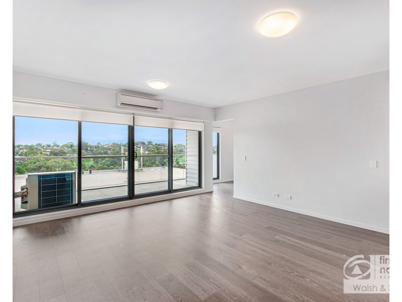 318/180-192 Caroline Chisholm Drive, Winston Hills NSW 2153