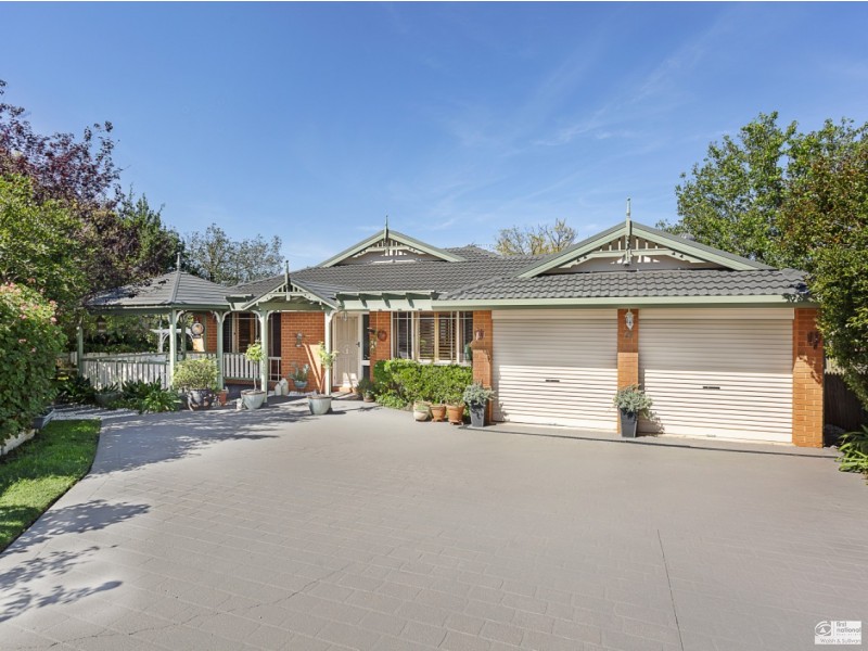 17 Myrtle Grove, Bella Vista NSW 2153