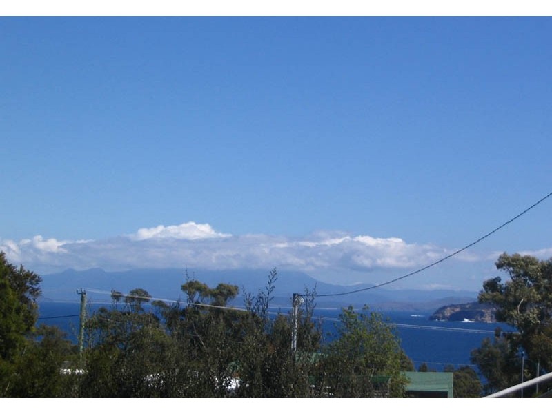 White Beach TAS 7184