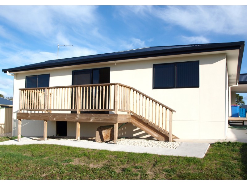 11 Earl Grove, Latrobe TAS 7307