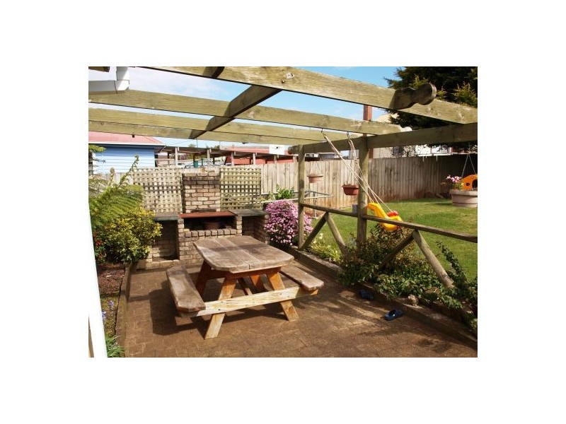 5 Ashwater Crescent, Penguin TAS 7316