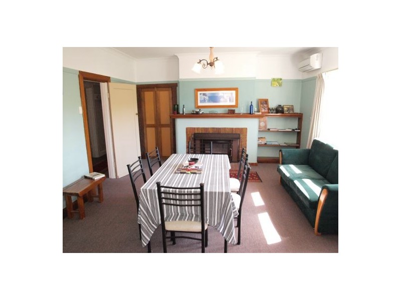 9 Henry St, Sheffield TAS 7306