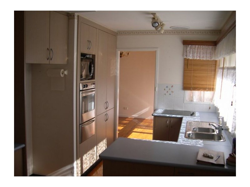 6 Garthowen Cres, Castle Hill NSW 2154